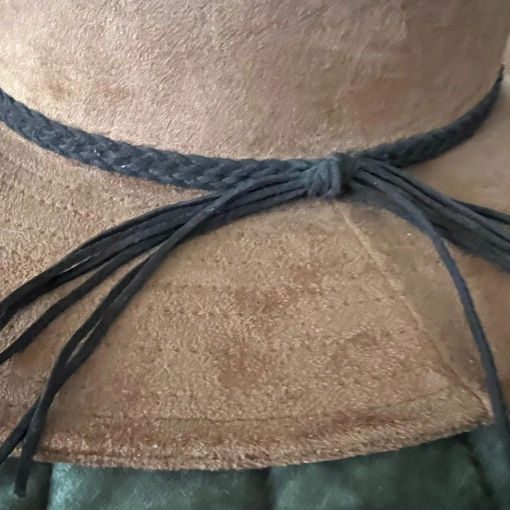 Women’s Hat - Picture 3 of 5